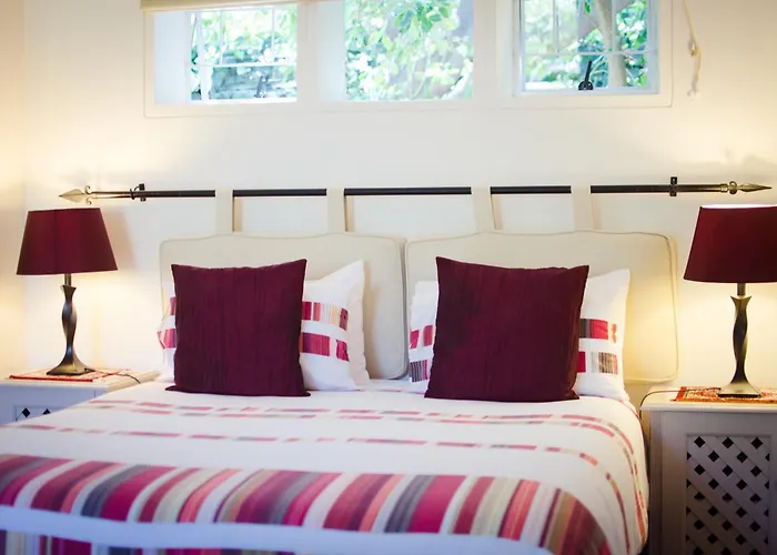 Paradiso Guesthouse & Self-Catering Cottage
