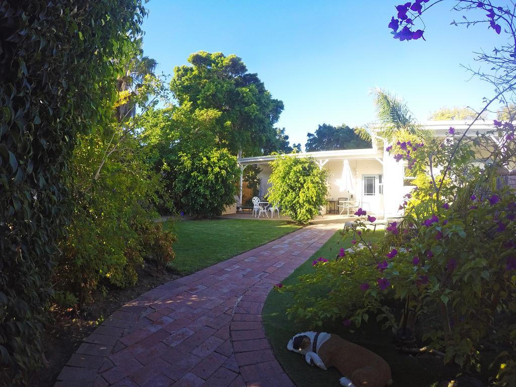 Guest house Paradiso & Self-catering 4*