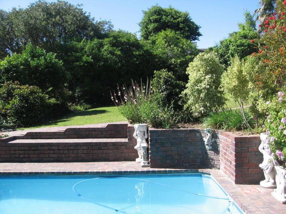 Guest house Paradiso & Self-catering 4*