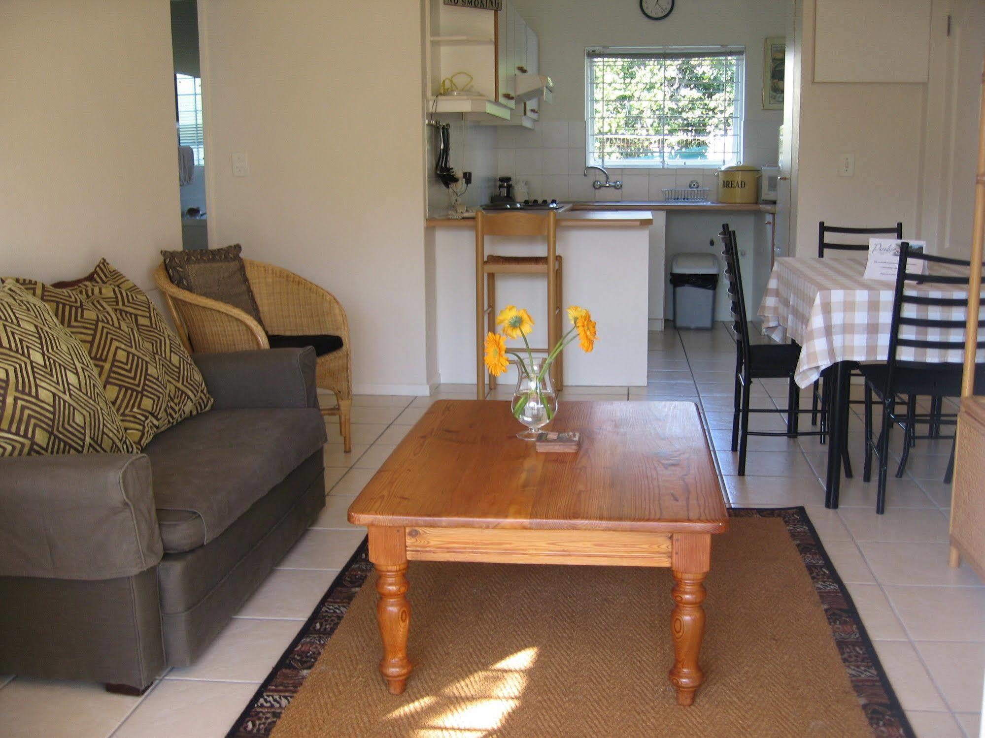 Paradiso & Self-catering Guest house 4*